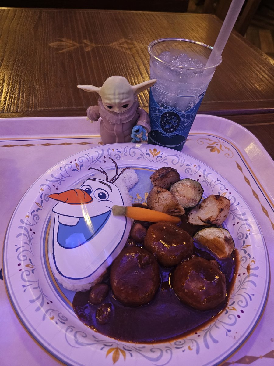 Grogutrip's tweet photo. オラフ🥕

#Grogu 
#BabyYoda
#WhereIsGrogu
#グローグーがいる生活
#旅するグローグー🇯🇵 https://t.co/AzAuNJddnX