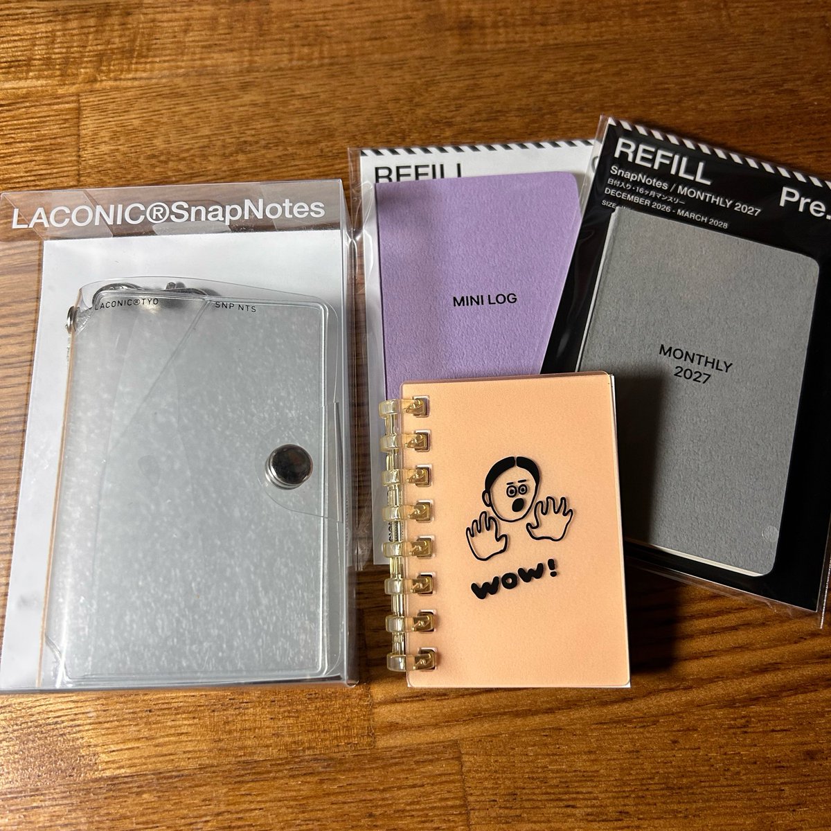 MiffyYuzu's tweet photo. 初日に行ったLOFTは扱ってなく泣いた。
次の日銀座のLOFTでやっと購入！リフィルは売り切れてるのがたくさんあってミニログとマンスリーを購入。ミニノートはすぐそばで売ってたのでついでにかわいい買いしました。
#LACONIC 
#SnapNotes https://t.co/ZhG2qRR01z