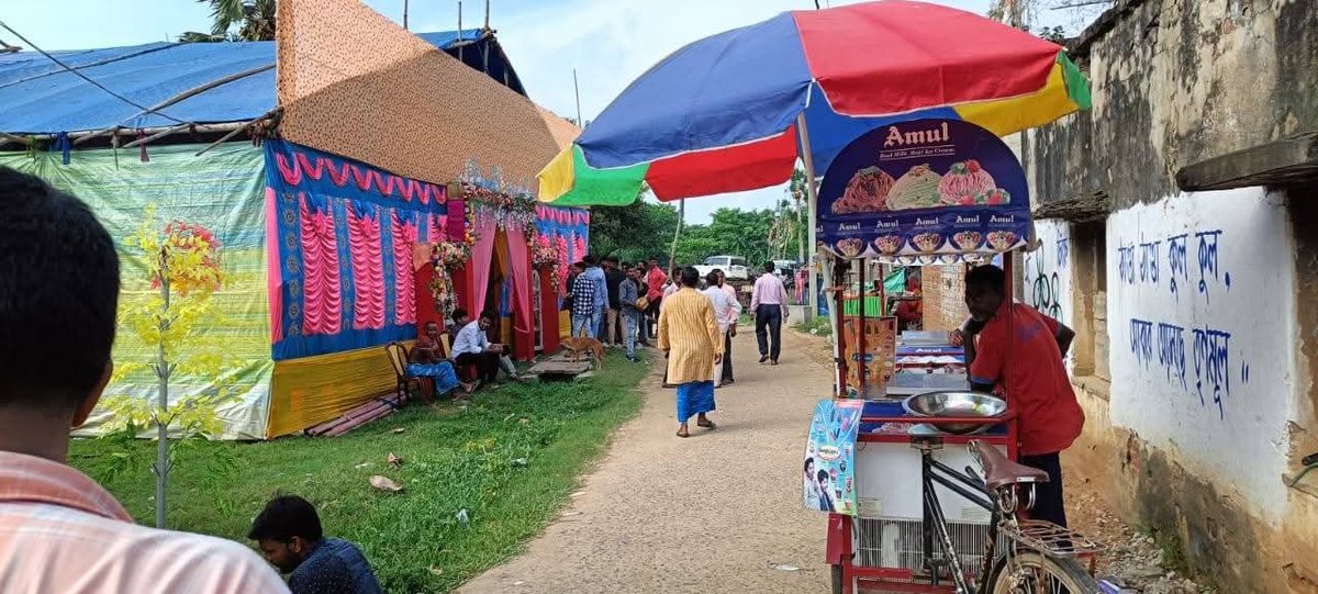 eicsbir13's tweet photo. Prevention of an on going Child Marriage at Birbhum district,West Bengal by Elmhirst Institute of Community Studies(EICS)

A Just Right for Children initiative..

#ChildMarriageFreeIndia #childmarriagefreeworld
#JustRightsIndia
#BalVivahMuktBharat
#Bhuwan_Ribhu https://t.co/Gn0BlOTd9M