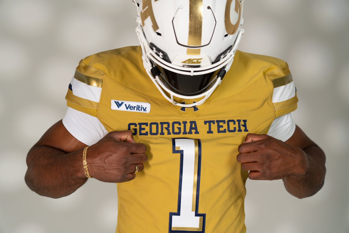 GTAthletics's tweet photo. First look at the new threads 

@GeorgiaTechFB 🤝 @Veritiv 

#StingEm 🐝 https://t.co/a6QNiJzME8