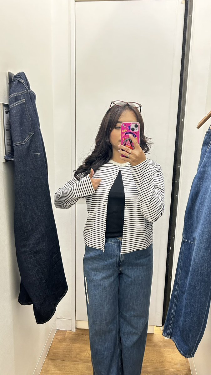 gldscdn's tweet photo. Ngga ngerti knp gue mesti muter2 hnm buat cari celana yg cuttingannya sesuai dari dulu. Padahal uniqlo udah say “HALLOOOO??” Buat petite gurls macem gue ini.
Sebulan 2x checkout, sehat lu neng? https://t.co/MHk6dQtvMK