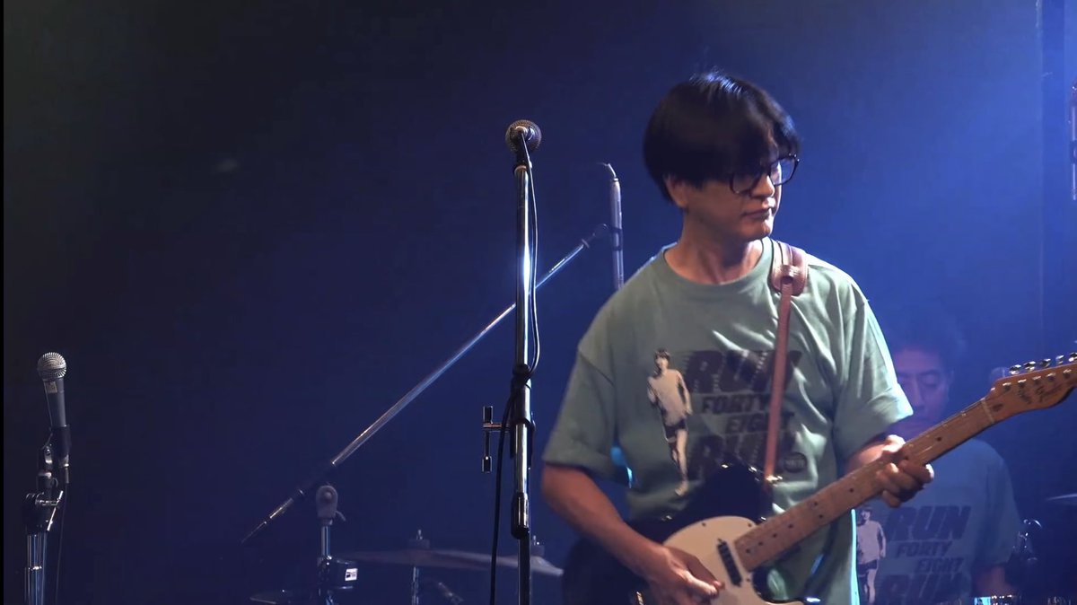 39harappa's tweet photo. 27周年で『無意識とは』を歌い出した時も奇跡が起きたと思ったけど、今回のなんなの、この感覚…

「気持ちいいけど照れるね笑」って

ものすごいプレゼントでした
敬吾くん、ほんとにありがとう
すっごくすっごく嬉しかった

いつかきっと聴きたいあの曲も、ずっとずっと待っています

 #run48run https://t.co/v2WhLye9WD