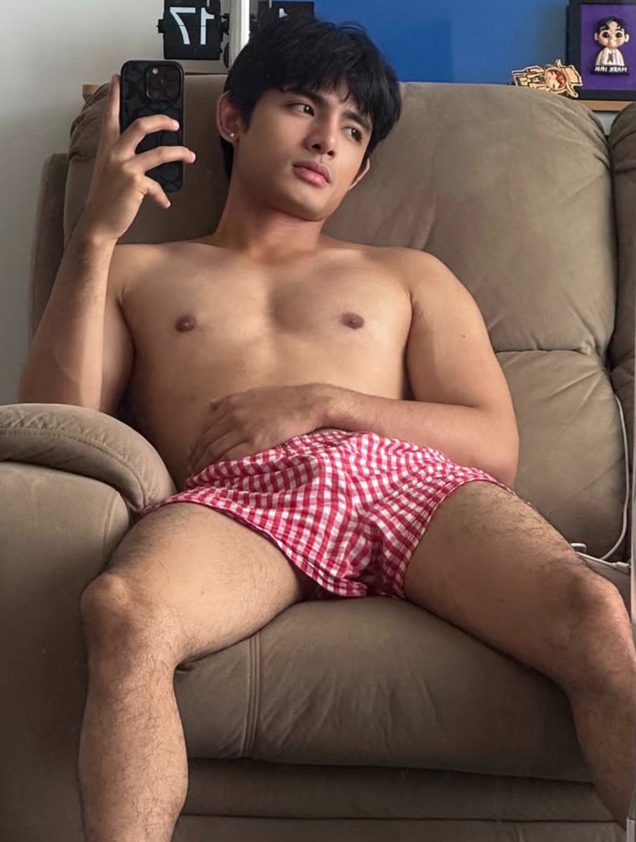 GEMSPROMAXdos's tweet photo. Pasarap ng pasarap si Mark Ian Garcia ano?
check his video here: https://t.co/exJ0i3JHIr https://t.co/zgwOBBwiNb