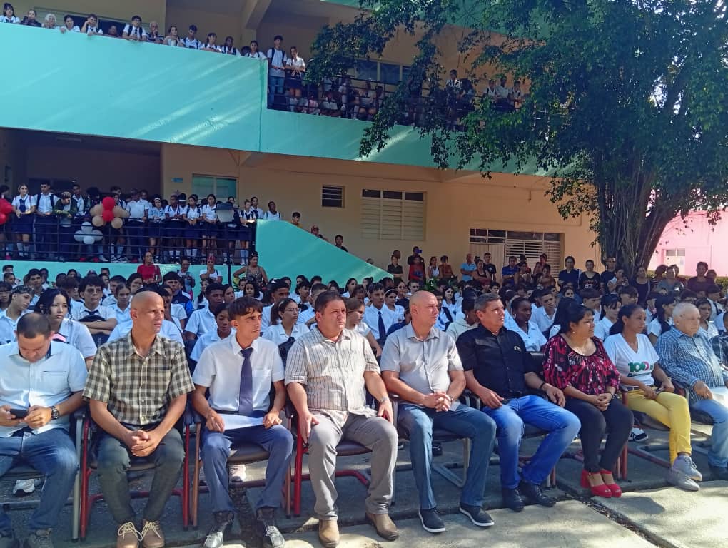 CalderonPineiro's tweet photo. Con la presencia del primer secretario del Comité Provincial del Partido y el Gobernador de #CiegodeÁvila se realizó el acto provincial por el inicio del curso escolar 2026_2027 desde el centro mixto Raúl Corrales Fornos. #CubaEduca #CubaEstáFirme  #CubaVencerá https://t.co/gwAqVzfC6U