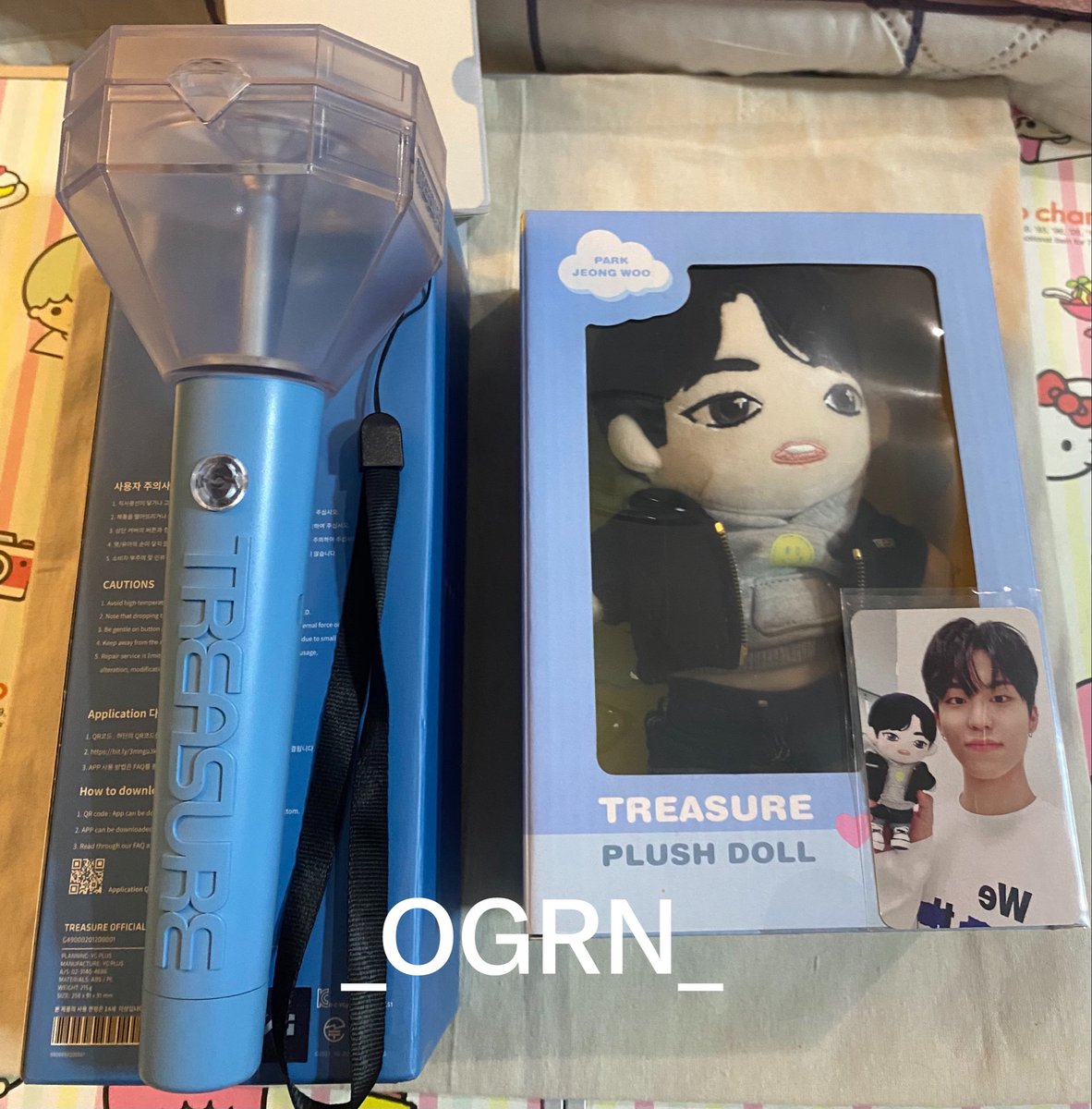 _OGRN_'s tweet photo. ปล่อยต่อ
✅แท่งไฟ เทรเชอร์ ver.1 สภาพ 99% เคยออกงานครั้งเดียว 
เชื่อมSpotify ได้ 950 รวมส่ง ✅

🧸ตุ๊กตา treasure plush doll จองอู เคยแกะออกมาถ่ายรูปครั้งเดียว
ได้การ์ดด้วยคั้บ 1,000 รวมส่ง🧸

ขอดูวิดิโอเพิ่มได้
นัดรับรังสิต
#ตลาดนัดเทรเชอร์ #ตลาดนัดเด็กสมบัติ #ตลาดนัดTreasure https://t.co/mfMHs7Z5TA