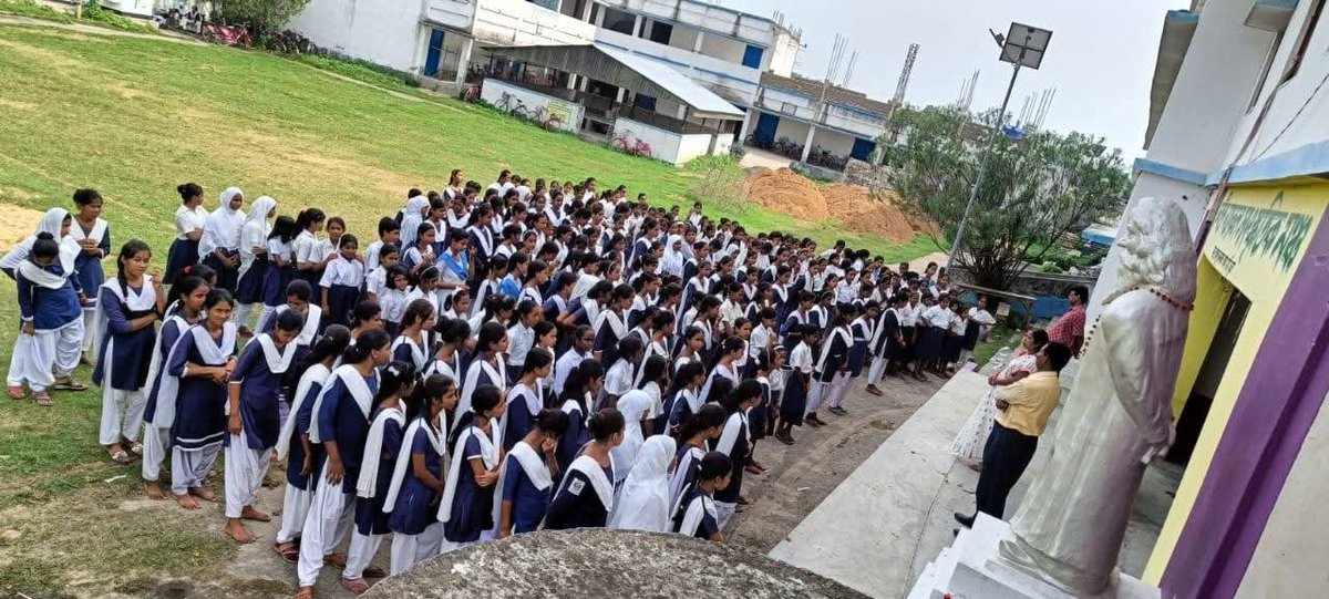 eicsbir13's tweet photo. Awareness programs in different schools along with the Students,Teachers raising voice against Child Marriage by EICS at Birbhum district,West Bangal. 

#ChildMarriageFreeIndia #childmarriagefreeworld
#JustRightsIndia
#BalVivahMuktBharat
#Bhuwan_Ribhu https://t.co/w8RB1eP7Xt