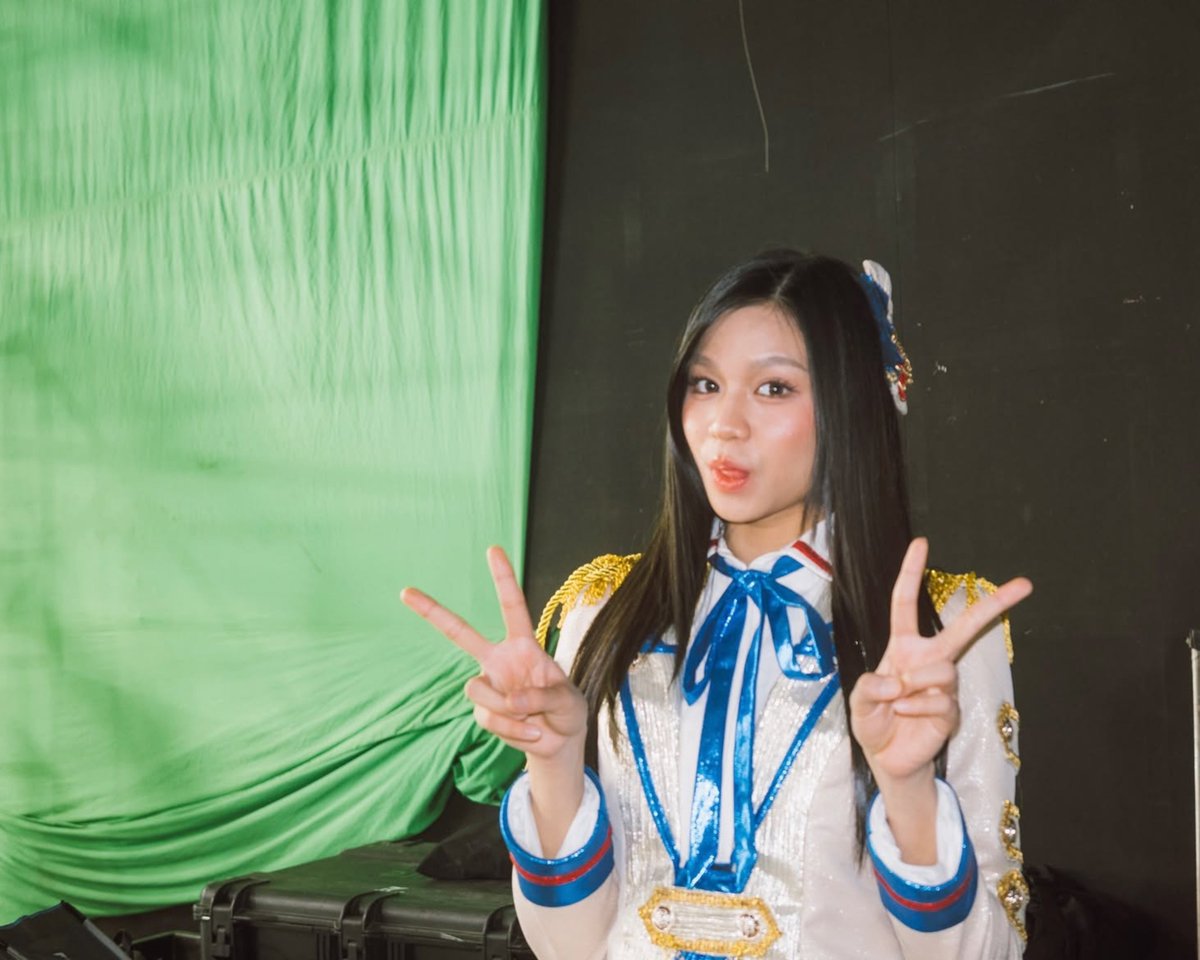 BurhanFamily_'s tweet photo. hbd ketiga oshiku @Delynn_JKT48 @Nala_JKT48 @shyaa_maa09 https://t.co/xdmAsyxyHF
