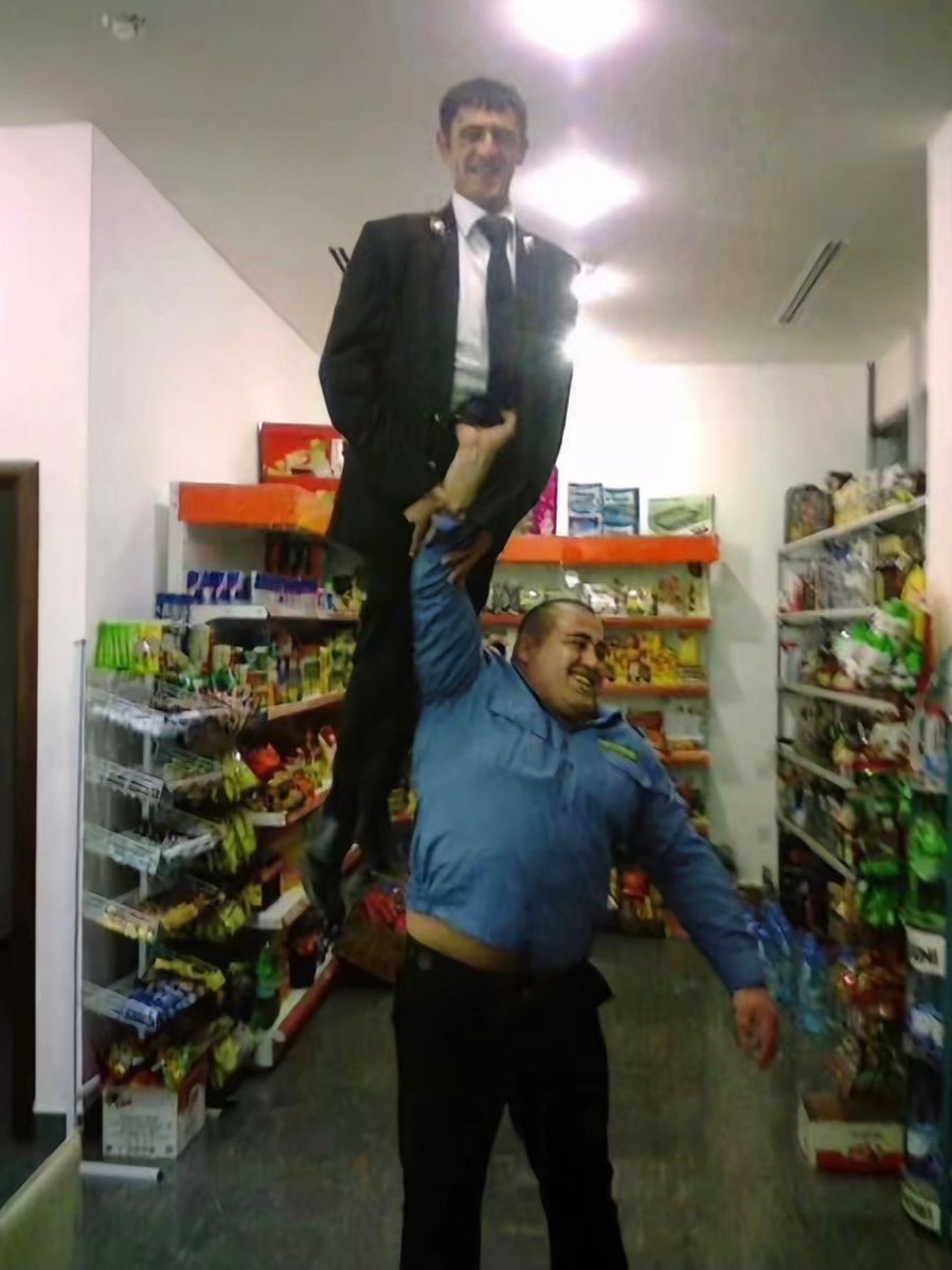 Bulvarpress's tweet photo. Elmin Mehdiyev’in gençlik yıllarına ait fotoğrafları paylaşıldı. https://t.co/TLK0HCLb7c