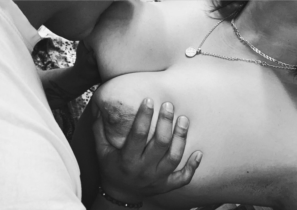 SWequw's tweet photo. Los #deliciosos #senos de mi #mujer . Son como probar cielo 😇 

Queremos portarnos mal , alguna propuesta ?  

#singles 
#parejas
#QUITO https://t.co/hgS7qj3bPF