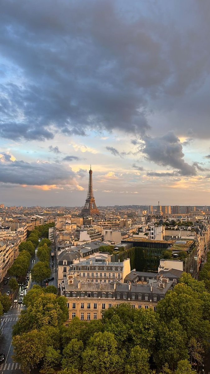 echoesofworld's tweet photo. Paris, France https://t.co/yuARcsQIIU