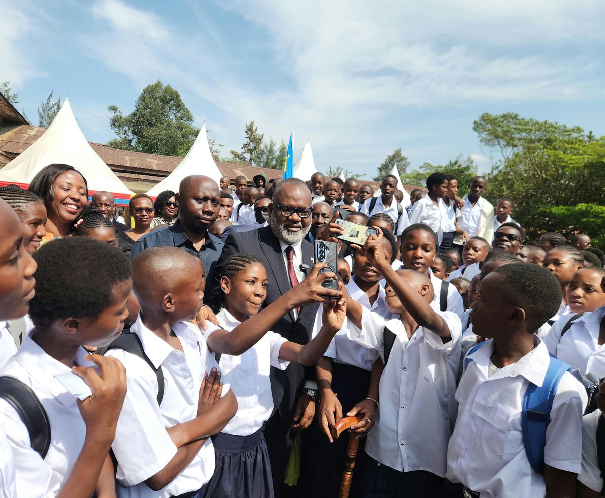 CNangaa's tweet photo. 1. Finies les vacances. L’heure de l’école a sonné pour nos enfants ! C’est avec fierté que j’ai procédé, ce jour à #Goma, à l’ouverture solennelle de l’année scolaire 2026-2027.

2. Même dans l’épreuve, l’école ne doit jamais s’arrêter. L’éducation est un droit fondamental, et chaque enfant, où qu’il vive, doit pouvoir apprendre, grandir et préparer son avenir en #RDC. C’est le sens de tout le combat de l’AFC/M23

3. Garder les écoles ouvertes, c’est protéger l’avenir de toute une génération.