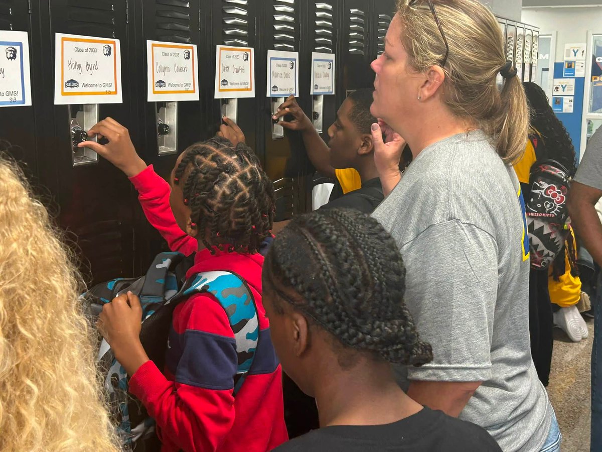 GrandviewMiddle's tweet photo. Last week, we hosted a 6th grade Transition Day! Our 6th graders had a great time learning the tricks of surviving middle school! #FutureReady #FutureStrong https://t.co/JZyxgDuinZ