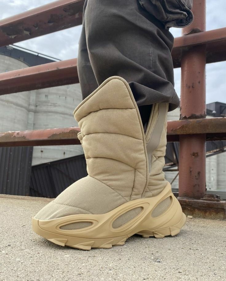 Simon04440's tweet photo. Yeezy NSLTD boots https://t.co/91LtGDtd4s