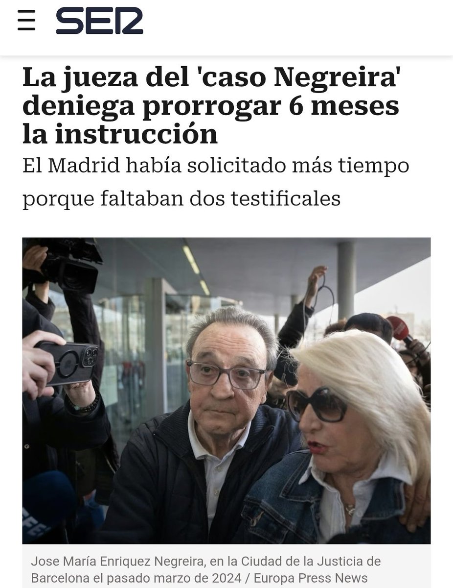 MiguelGalanCNFE's tweet photo. 《■🚨⚖️ EL 'CASO NEGREIRA' PODRÍA ARCHIVARSE MUY PRONTO 🔍 LA DECISIÓN DE HOY DE LA JUEZA APUNTA DIRECTAMENTE AL SOBRESEIMIENTO ■》 👇

Como ya adelanté en su día, la titular del Juzgado de Instrucción nº 1 de Barcelona, Alejandra Gil, ha DENEGADO la prórroga de SEIS MESES adicionales solicitada por el Real Madrid el pasado 14 de julio, al amparo del art. 324 LECrim. 

La prórroga vigente expiraba HOY, 1 de septiembre de 2026, fecha en la que queda agotado el plazo legal de instrucción.

El club solicitante alegaba que restaban DILIGENCIAS por practicar: dos testificales señaladas para NOVIEMBRE (entre ellas, la del exentrenador Gerard López) y la resolución de una petición de nuevas diligencias. 

Pues bien, la instructora responde con impecable técnica procesal: 

(i) las testificales serán plenamente VÁLIDAS aunque se practiquen una vez expirado el plazo, pues lo determinante es que fueron acordadas ANTES de su vencimiento (doctrina consolidada del art. 324.7 LECrim); 

y (ii) la petición de nuevas diligencias ya fue DENEGADA por auto de 7 de agosto.

Es previsible que el Real Madrid interponga RECURSO DE APELACIÓN (art. 766 LECrim) contra esta denegación, previa o simultánea reforma. No obstante, sus expectativas de éxito son remotas.

¿Qué sucede ahora? 

Lo voy a intentar muy didácticamente: agotado el plazo, la jueza dictará AUTO DE FIN DE INSTRUCCIÓN y, de apreciar indicios, acordará la transformación en PROCEDIMIENTO ABREVIADO (art. 779.1.4ª LECrim). 

Se abre así la FASE INTERMEDIA: se dará traslado a la Fiscalía y a las acusaciones para que, en el plazo de DIEZ DÍAS, formulen ESCRITO DE ACUSACIÓN solicitando la apertura del juicio oral, o bien insten el SOBRESEIMIENTO (art. 780 LECrim). 

Presentadas las acusaciones, la jueza dictará AUTO DE APERTURA DE JUICIO ORAL o de sobreseimiento (art. 783 LECrim), y las defensas presentarán sus ESCRITOS DE DEFENSA (art. 784 LECrim). 

Solo entonces el procedimiento se remitirá al órgano de enjuiciamiento.

Y una reflexión jurídica de calado y muy personal mía: que la instructora cierre la instrucción sin agotar nuevas diligencias sobre los pagos a Enríquez Negreira DEJA ENTREVER que, al menos, el delito de CORRUPCIÓN DEPORTIVA (art. 286 bis 4 CP) será objeto de SOBRESEIMIENTO, quedando el objeto del proceso previsiblemente circunscrito a la administración desleal y a la falsedad documental. 

Agotado hoy, 1 de septiembre, el plazo legal de instrucción del 'caso Negreira', únicamente restan por practicarse las testificales señaladas para noviembre, plenamente válidas pese a su práctica extemporánea. Una vez evacuadas, la instructora deberá dictar la resolución que proceda: bien el sobreseimiento de la causa, bien la continuación por los trámites del procedimiento abreviado. 

Todo apunta, por tanto, a que antes de que finalice el año conoceremos el futuro procesal del caso.

El tiempo, una vez más, me dará la razón, a pesar de que algunos y algunas me acusen de ser culé, como siempre soy neutral y opino libremente y no tengo colores, ni soy de ningún club.

Seguiremos informando con rigor jurídico. ⚖️