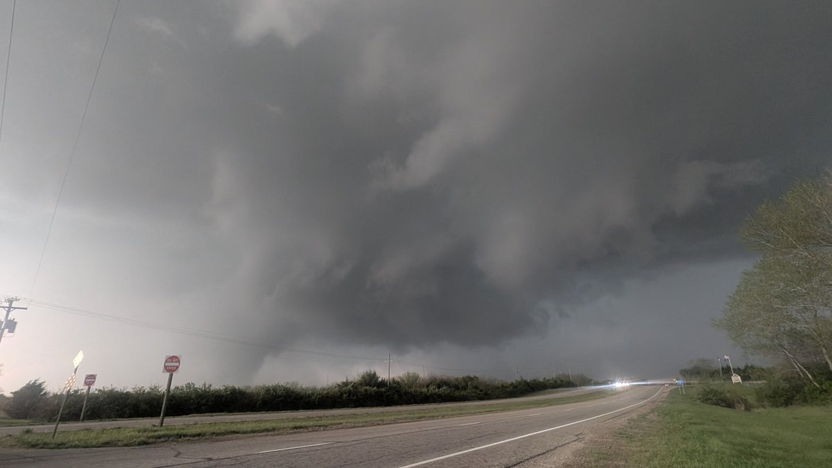 thestormseeker's tweet photo. @MoTorChaser Ottawa KS https://t.co/ZZOILDnuKO