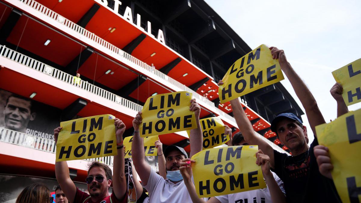 DriftLife7's tweet photo. @valenciacf #LIMGOHOME
#LIMOUT
#GOURLAYGOHOME
#SOLISMECAGOENTUSMUERTOS
@CarlosCorberan DIMISION!! https://t.co/5pJqRG0Rie