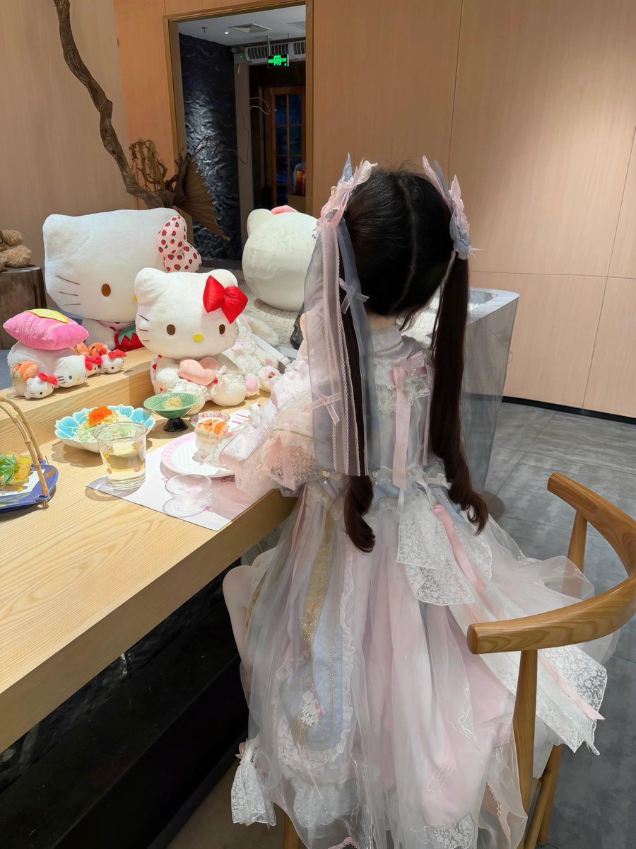 EKlupsch's tweet photo. 现在有人要锐评我19岁的福哦🦋
   要的来噢…..我直接发咯 
 看完不许说它黑！！赶紧来 https://t.co/lgfsx7l1uK