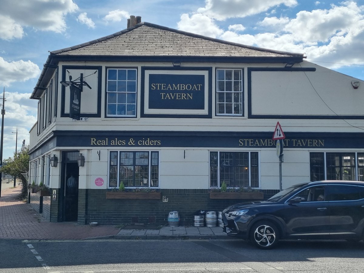 Tom_Morken's tweet photo. Back in Ipswich for the first time this season. A little pub crawl in a beautiful weather before heading to Humber Doucy Lane and tonights game between @_IWFC and @CornardUnitedFC #groundhopping #iwfc https://t.co/0bCJG9CZah