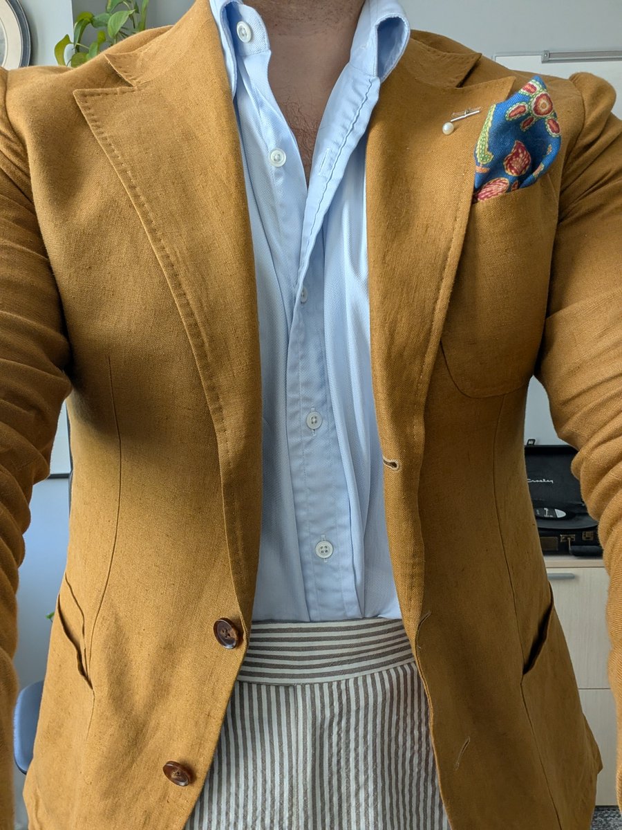 SamuelPostell1's tweet photo. #ootd I don't have anything interesting to post on here. I read books. I wear clothes. https://t.co/Q71EyBlaKl