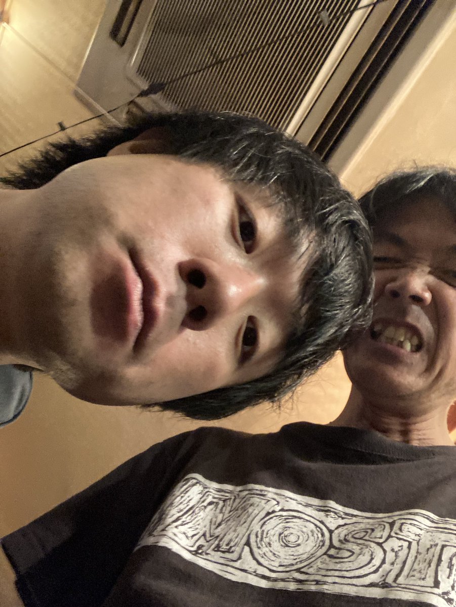 amorrisonk's tweet photo. 楽曲の良さも素晴らしいけどなによりただただ上手い山口進さんと

天才を思う存分やり散らかしたにたないけんさん

を

全部丸ごとひっくり返した久土さんの轟音

よりデカかったaroちゃんの一曲目

超満員
アロワナフェス恐るべし

ここにいられて本当によかった

aroちゃんありがと

あと５日⁉️ https://t.co/l87TLRyoRh