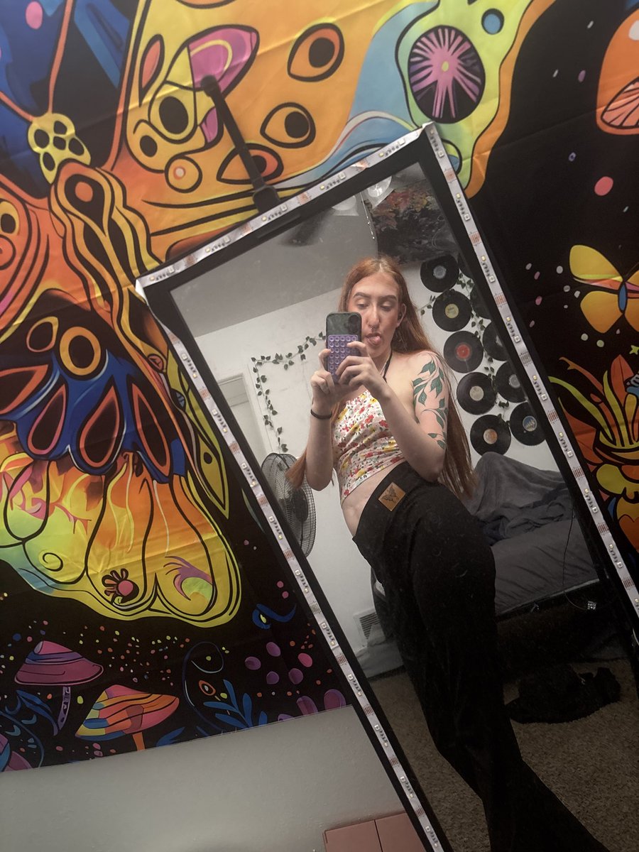 pretty_mellyy's tweet photo. Whatever babes #moneygirl #fyp #money #pretty https://t.co/RWnhqd90kQ