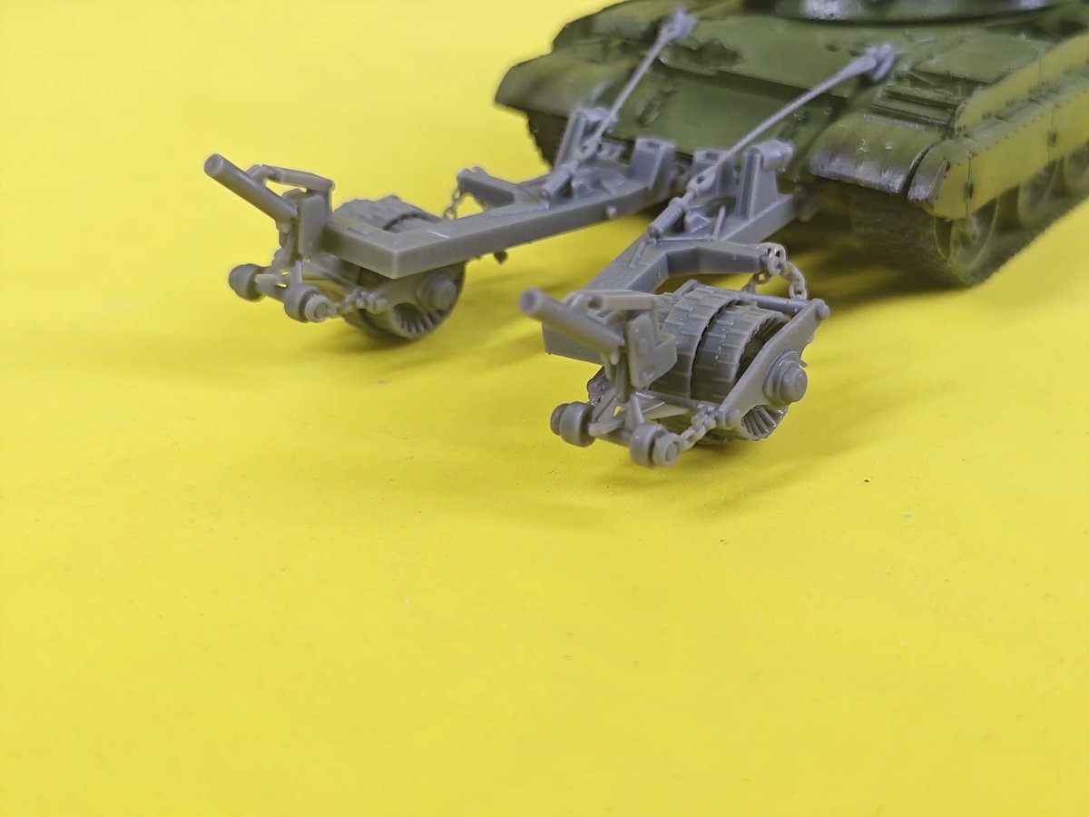 galmanna5's tweet photo. 1/72 Scale Russian KMT-7 Mine Roller / Mine Clearing System for T-54, T-55, T-72 Tanks #172Scale #ScaleModel #SovietArmy #KMT7 #MineRoller #ModelKitUpgrade #ArmorModel https://t.co/8fPZNFTiiR