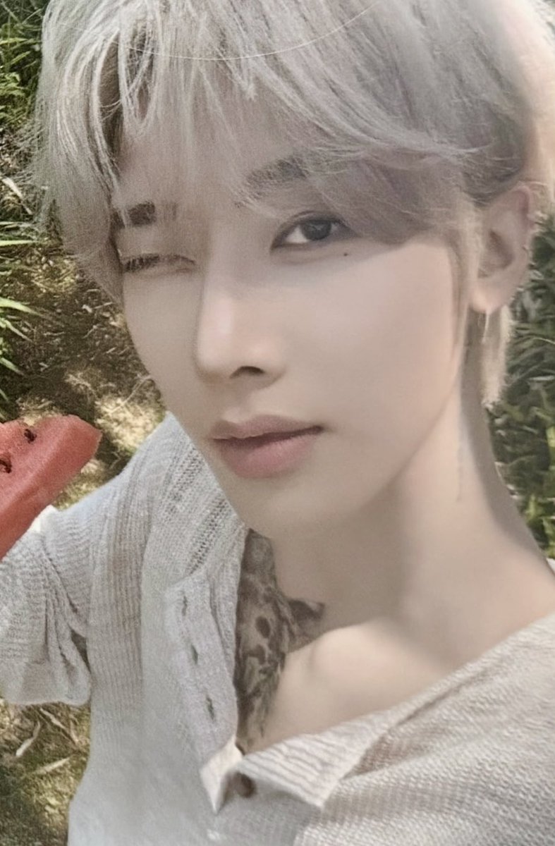 lcverui's tweet photo. KITTY.... 😭😭😭😭 https://t.co/CgtsrB4YaH