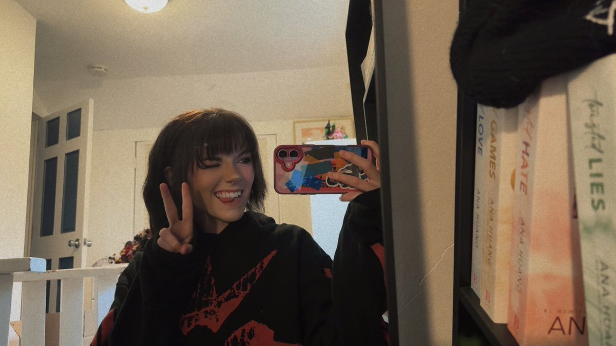 LittleMiss_LFG's tweet photo. Hi friends🖤 https://t.co/Tfy7rpWHtz