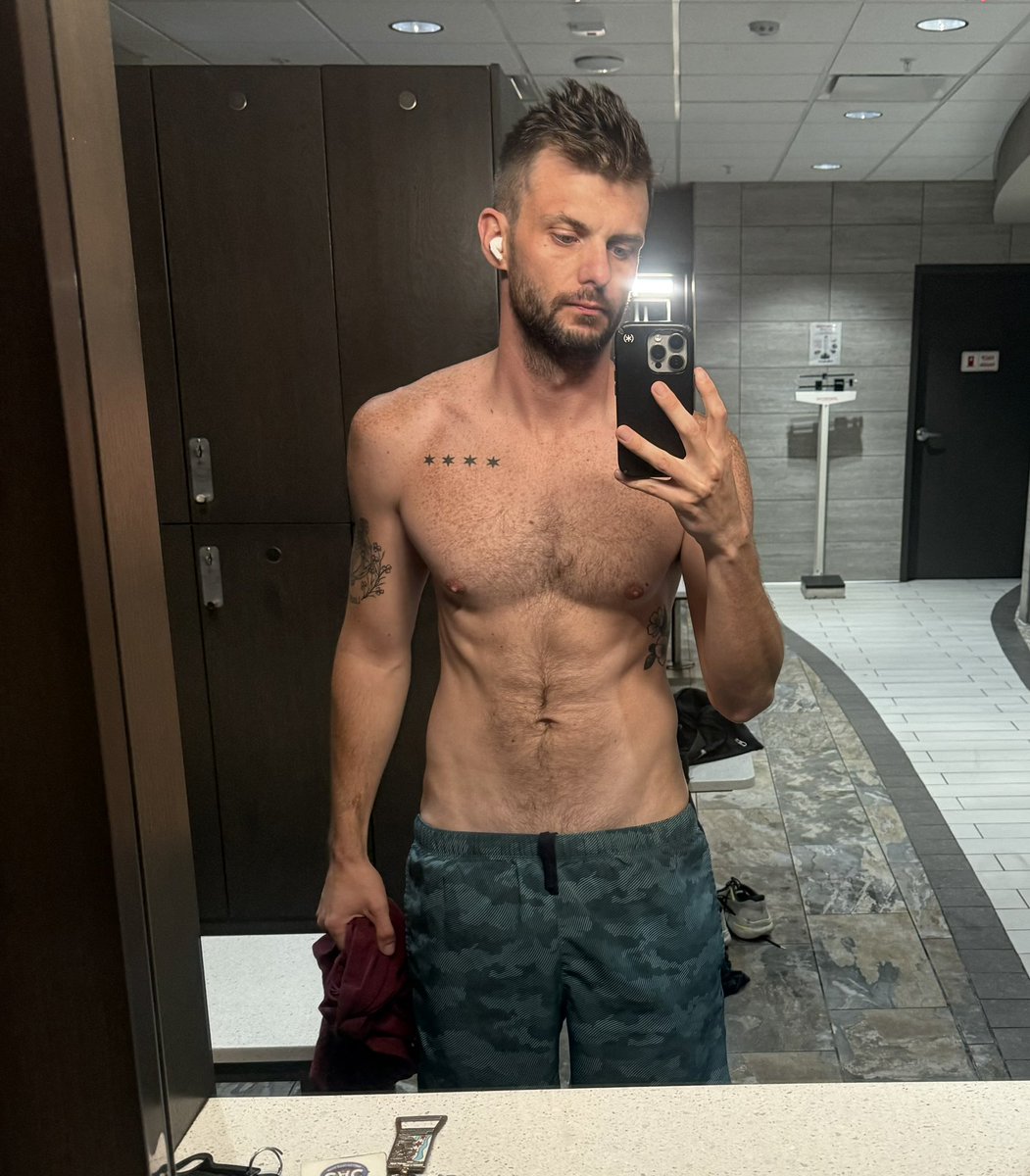 lakeshoreload's tweet photo. It’s my bday today 🥳 feel free to drop nudes here if you’re so inclined ⬇️ https://t.co/arqlQf8Vh7