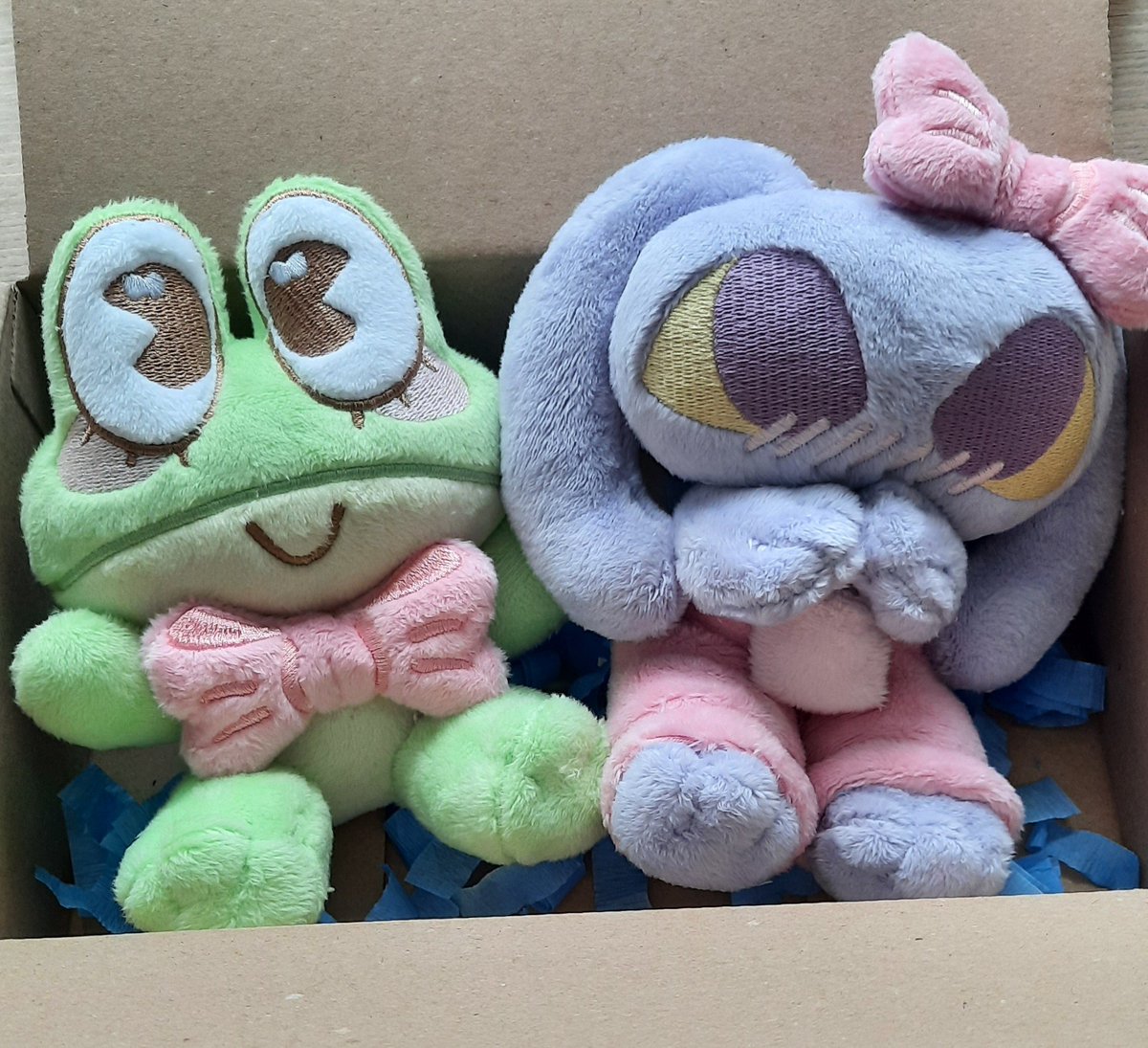 catgirlmissy's tweet photo. I know a lot of people liked the jax and ribbit plushies I've made and I do have them available for order, the reason why I sometimes set them to "sold out" is not to get overwhelmed with orders >< I also apologise for the shipping price to the USA, it is the only option atm 😕 https://t.co/qSgXMcKAYY