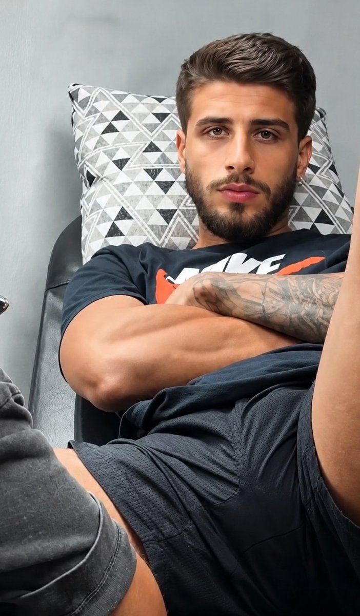 _XMENS_'s tweet photo. Ele tem um olhar bem penetrante né? https://t.co/Dzzi8kuIGQ