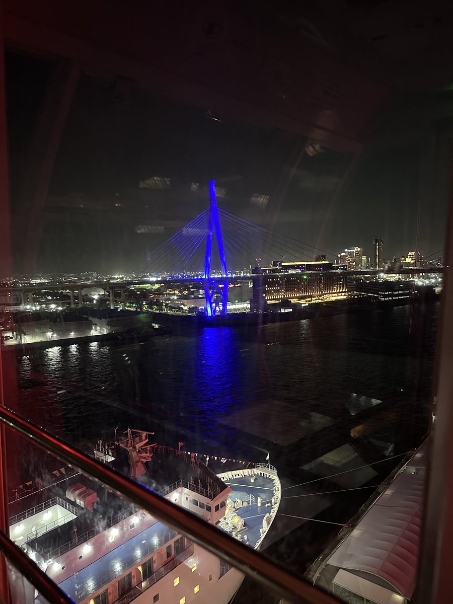 higu_mnst's tweet photo. 観覧車🎡2回も乗った(𓈒ꉺ﹏ꉺ𓈒)
お昼の方が怖かった😱 https://t.co/pJuK8FtASn