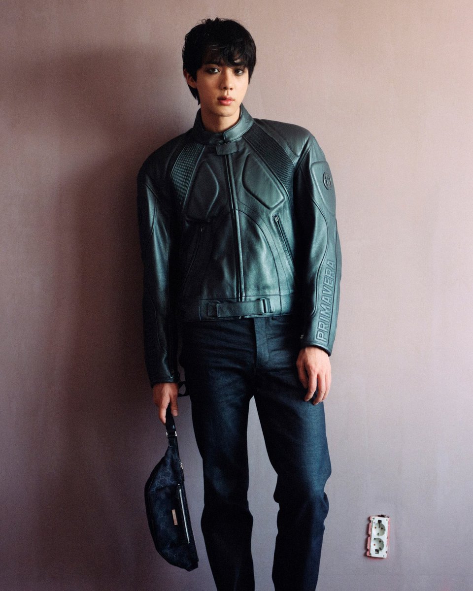 PopPlanet_'s tweet photo. BTS’ Jin Serves Effortless Elegance for GUCCI Primavera.

@bts_bighit #진 #JIN https://t.co/7u4Ishd8nl