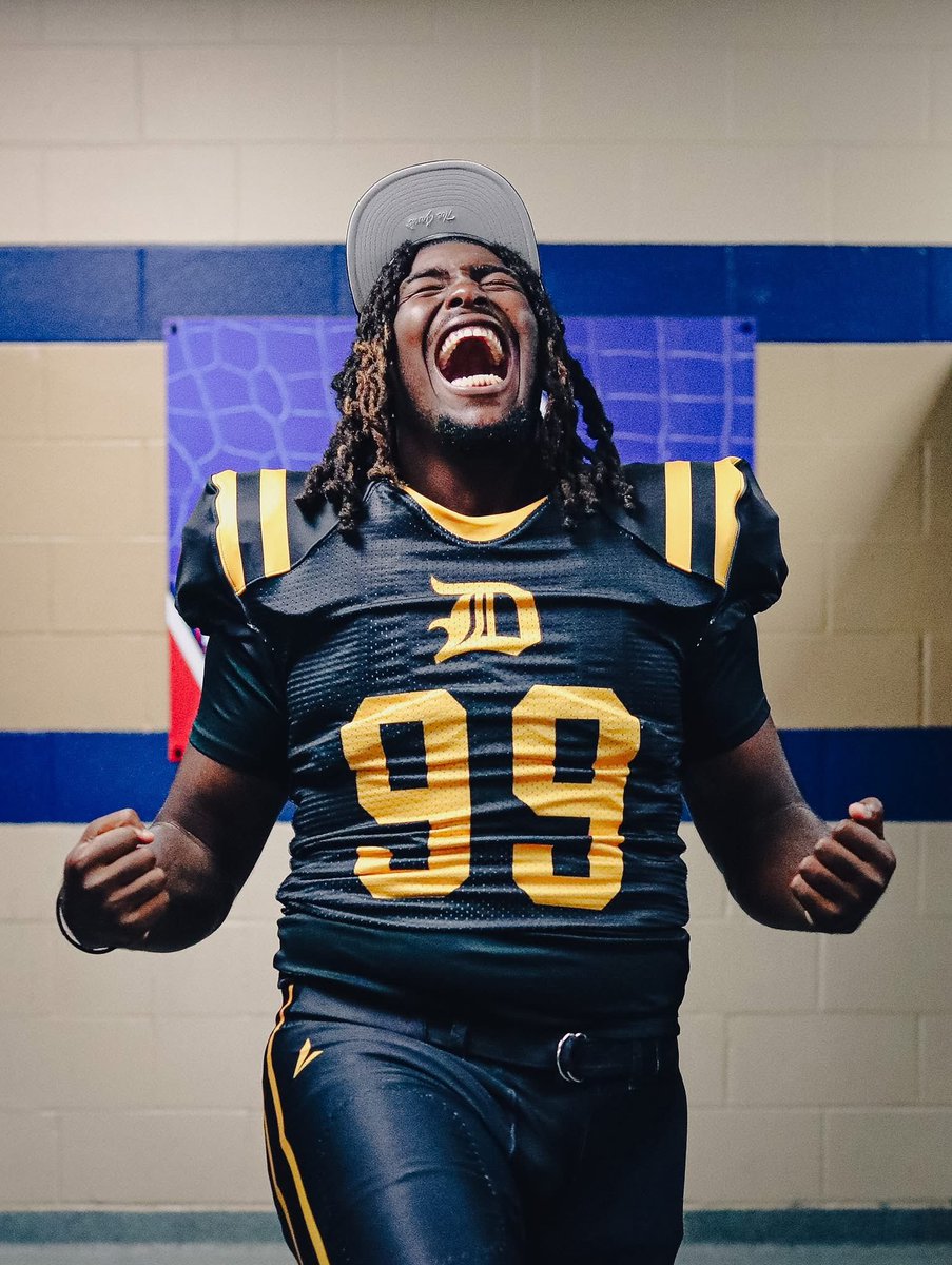 DickinsonISD's tweet photo. 🖤💛 Honoring history. Celebrating legacy.
For Dunbar Heritage Night, the Dickinson Gators will take the field in the historic black and gold of the Dunbar Panthers as we commemorate 60 years since the integration of Dunbar High School and Dickinson High School. #GatorNation https://t.co/RqG61yNsi1