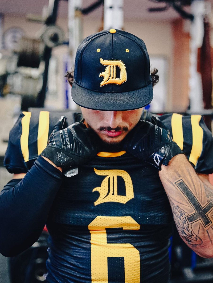 DickinsonISD's tweet photo. 🖤💛 Honoring history. Celebrating legacy.
For Dunbar Heritage Night, the Dickinson Gators will take the field in the historic black and gold of the Dunbar Panthers as we commemorate 60 years since the integration of Dunbar High School and Dickinson High School. #GatorNation https://t.co/RqG61yNsi1