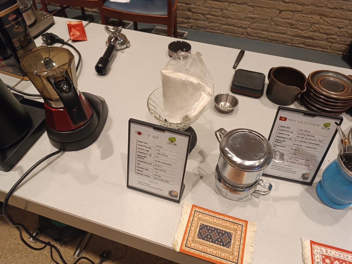 St_Openhaard's tweet photo. ☕🍵 Een middag vol koffie, thee en ontmoeting in Wijkcentrum Kubiek! Samen ontdekten en proefden we verschillende smaken en culturen. Een mooie workshop waarin gezelligheid en verbinding centraal stonden. 🤎 #koffie #thee #verbinding https://t.co/A8ELRjsgRl