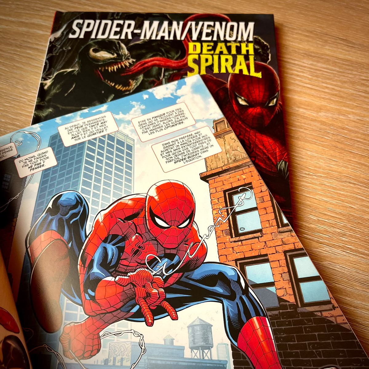 paninicomicsfra's tweet photo. DEATH SPIRAL ! Cette semaine, retrouvez la première moitié du crossover entre SPIDER-MAN et VENOM !

https://t.co/t8XoTlx6VR https://t.co/NllhNDVhwY