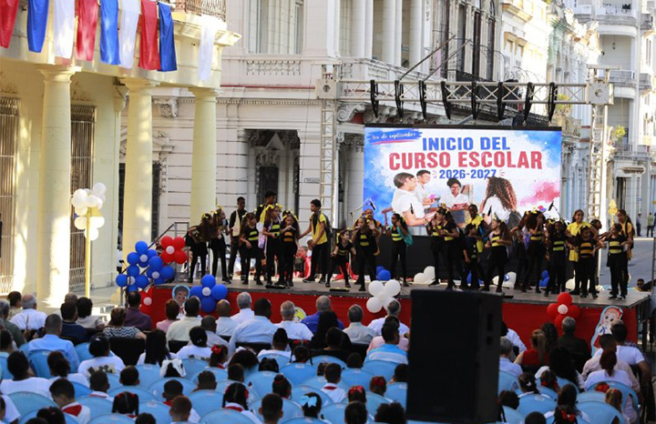 enciclopedia_cu's tweet photo. Celebró Cuba inicio del curso escolar 2026-2027
🔗Saber más: https://t.co/saM8rNZVwz
🇨🇺 #Cuba #VamosPorMas #CubaEduca #educacion #RadioCubana @zcmcamaguey https://t.co/zDOw0z74iI