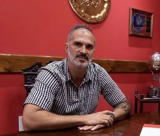 MiSangreEsRoja's tweet photo. No trajeron refuerzos para desgastar al DT y hacerlo renunciar.
El DT los prendió fuego y decidieron echarlo.
Trajeron a un DT inexperto para traer los negociados que el DT anterior no los dejaba.
Están llevándose toda, hasta el último peso.

DANIEL SEOANE, LA CONCHA DE TU MADRE. https://t.co/qA946qPRXS