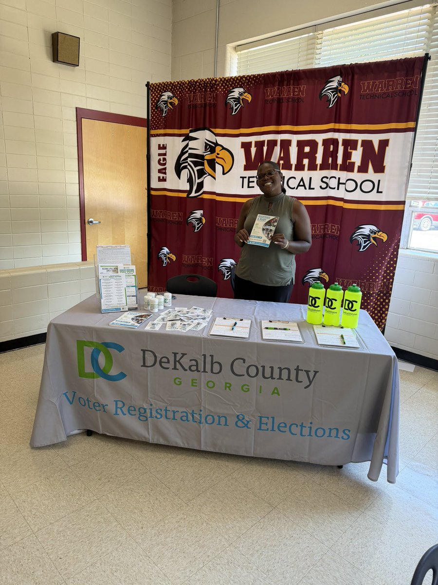 DrTonieceWalker's tweet photo. 🗳️ Voter Registration at Warren Technical School!
Preparing students for the real world includes civic engagement! In Business Technology, students checked & printed their voter registration status, then came by today to show their status or register to vote! 💪🏾🇺🇸
#FutureReady https://t.co/jYUZc3pgT7