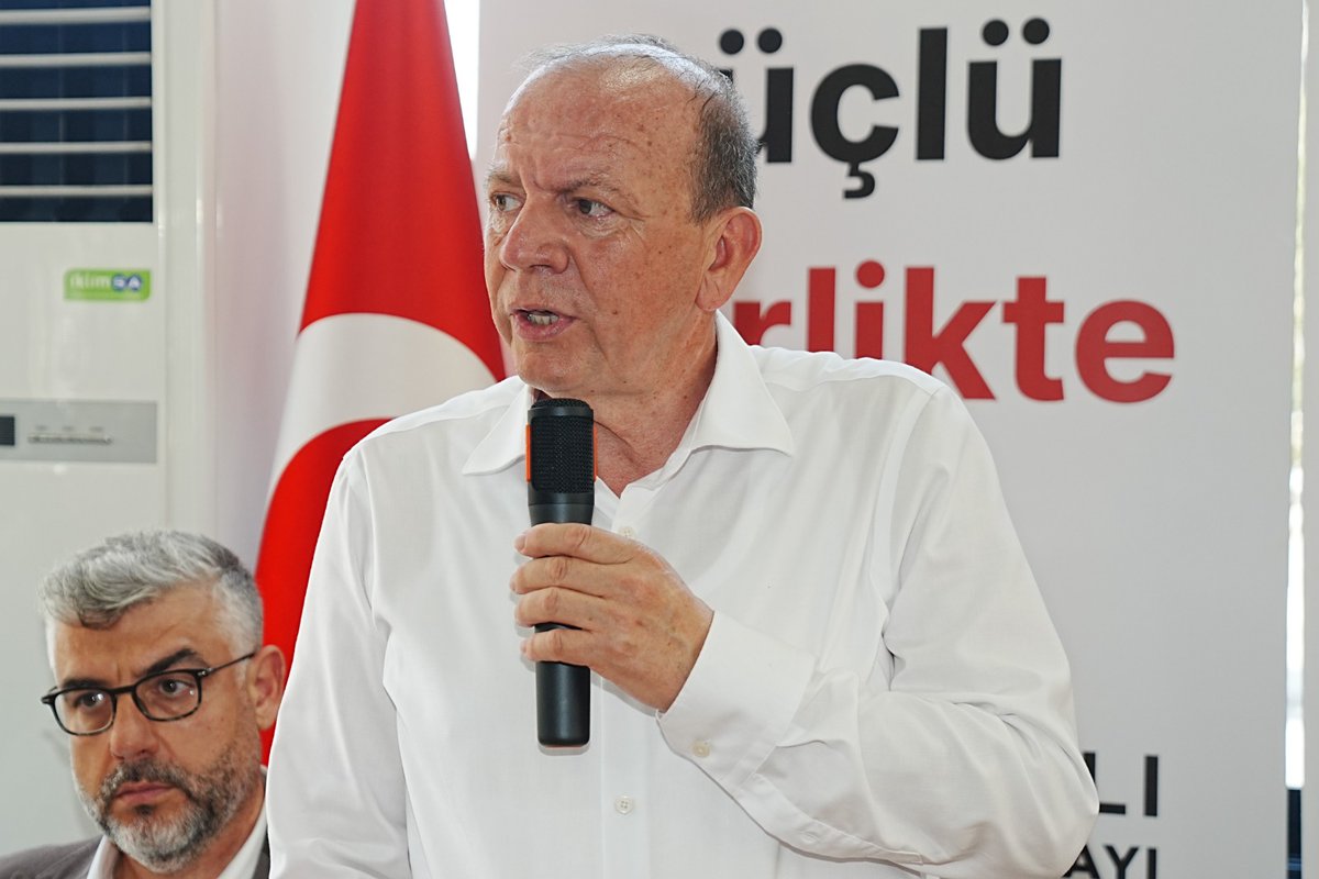 OzerMatl's tweet photo. Vişne Caddesi’nde üretimin ve ticaretin nabzını tuttuk. 💚

Vişne Ticaret Bölgesi’ndeki işletmeleri tek tek ziyaret ederek BTSO üyelerimiz, esnafımız ve firma temsilcilerimizle bir araya geldik.

Bursa ekonomisi yalnızca büyük fabrikalardan ibaret değil. Küçük işletmelerimiz, KOBİ’lerimiz, atölyelerimiz ve kadın girişimcilerimiz de bu üretim gücünün vazgeçilmez parçaları.

Bursa Ekonomisi Dönüşüm Planı Vizyon 2040 kapsamında hayata geçireceğimiz Bursa İş Ağı ile Bursa’da üretenleri yine Bursa’daki alıcılarla buluşturacağız. Kurulan her bağlantının siparişe ve kalıcı ticarete dönüşmesi için çalışacağız.

İlkemiz çok net:

BTSO, kendi üyesine rakip olmayacak. Önceliğimiz Bursa’nın üreticisi, tüccarı ve KOBİ’si olacak.

Fuarları da yalnızca stant açılıp dönülen organizasyonlar olmaktan çıkaracak; bağlantı, sipariş ve ticaret üreten sonuçlara odaklayacağız.

Vişne Caddesi’nde bir kez daha gördük: Bursa’nın büyümesi, sahada üreten ve ticaret yapan insanların güçlenmesiyle mümkün.

Üreten Bursa, ticaret yapan Bursa, birlikte güçlenen Bursa.

Birlikte Güçlü, Birlikte İleri

#Bursa2040Vizyonu #ÖzerMatlı #BTSO #BursaİşAğı #KOBİ #60BinÜye #BirlikteGüçlüBirlikteİleri