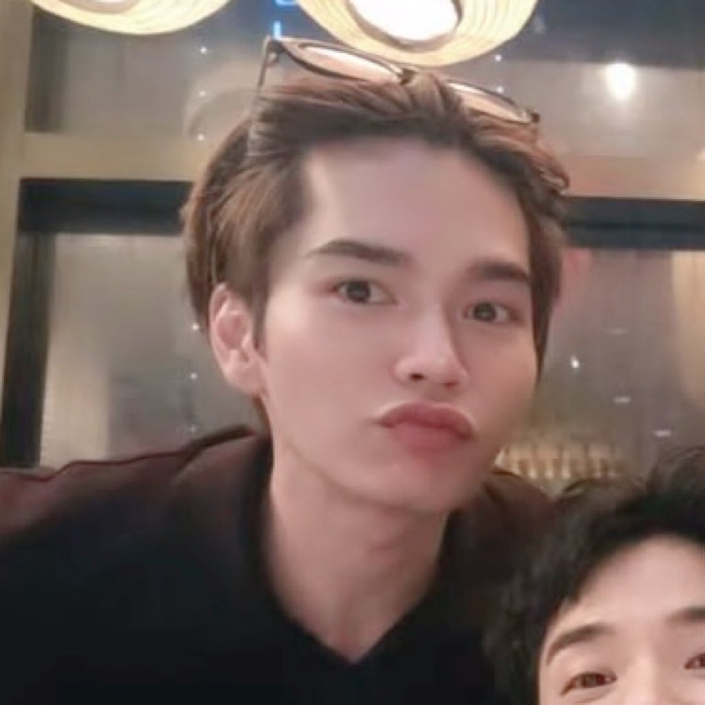 BemineUU_'s tweet photo. ก็เปนน้องรันอยู่ดี แม้จะคาดแว่นก็ตามม ยัยงู้ยย 😌🐱🤏🏻 https://t.co/9X5TbdUkuc