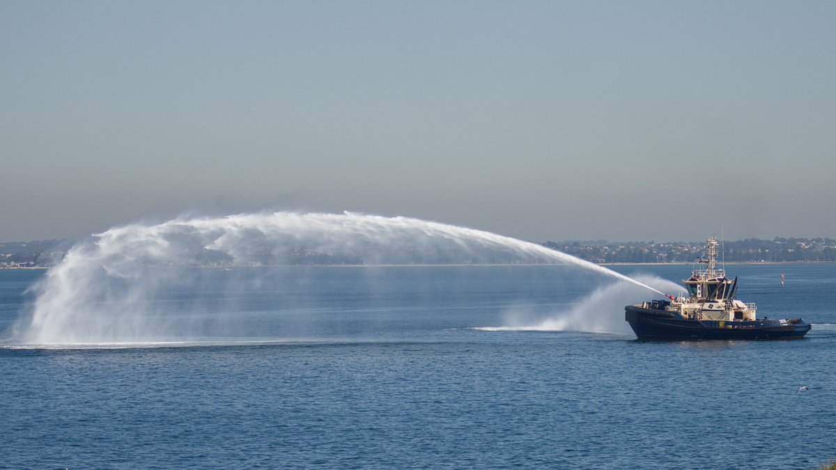 WayneAWeekes's tweet photo. Svitzer Tug Aplaya running it's Water Cannons infront of crowds at La Perouse Point.
@svitzerau https://t.co/KUua3KUxoP