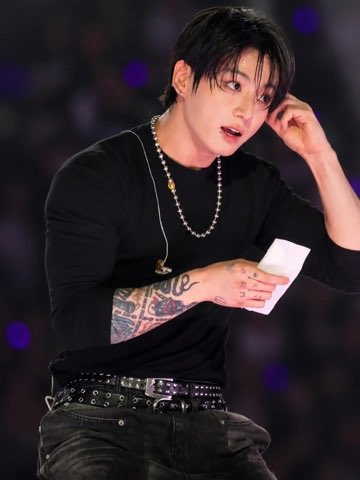 JEONKH_'s tweet photo. the most handsome ,attractive finest man alive https://t.co/UVT625XkiE