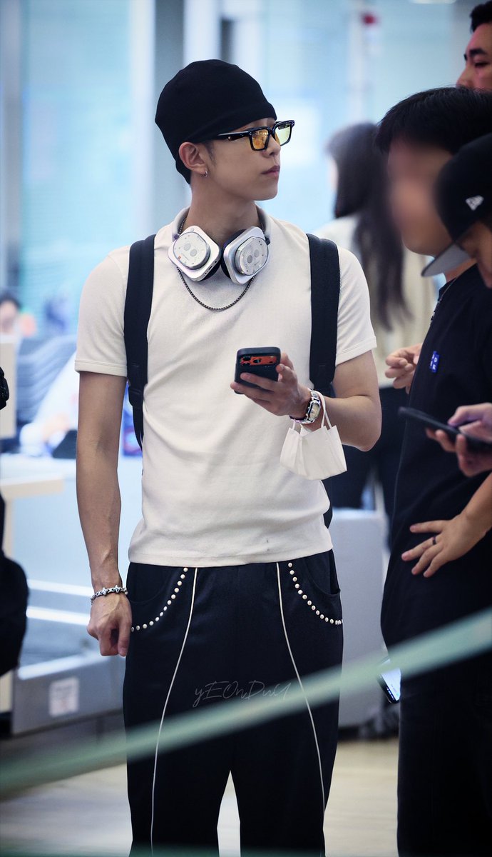 lowyulr_'s tweet photo. 260901 ICN 🛫

🤳

#LNGSHOT #롱샷
#김률 #RYUL https://t.co/Zsw8PjAlBr