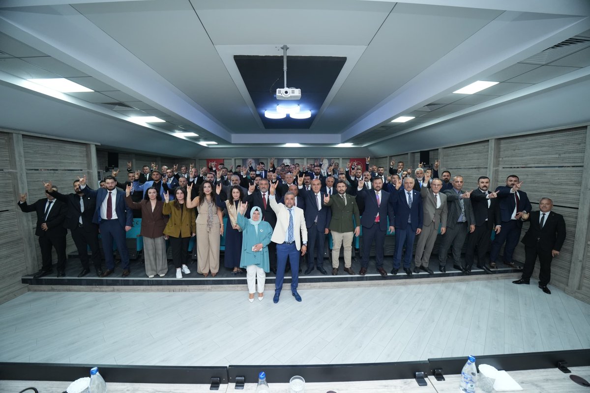 AlpDoganMHP's tweet photo. İl Yönetim Kurulu Üyelerimiz ve İlçe Başkanlarımız ile istişare toplantısı gerçekleştirdik.

Bilge Liderimiz, Genel Başkanımız Sn. Devlet Bahçeli Beyefendi’nin emrinde durmadan, yorulmadan çalışmaya devam edeceğiz. https://t.co/RVJqy2aYx6