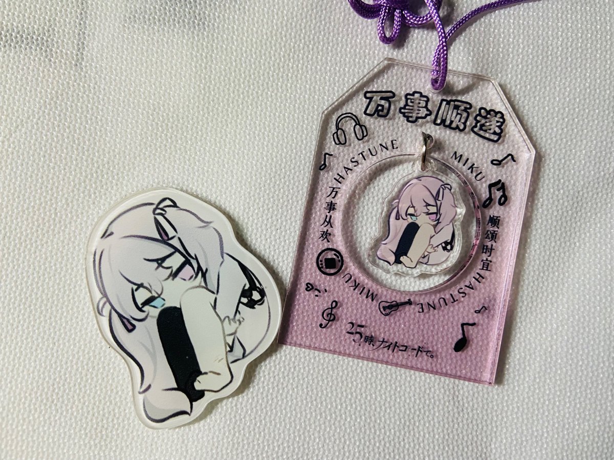 rsj0218's tweet photo. 之前因为x打不开所以没机会发的朋友送的无料～～～～～～～～～～去朋友在的区值班就一起吃了个饭（冷圈消耗库存belike https://t.co/iudA8ovKhZ