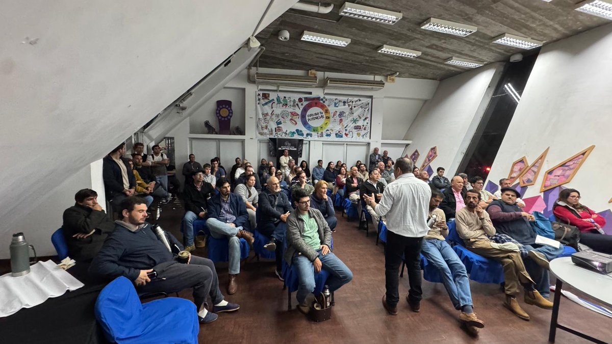 PlanAgro's tweet photo. #Ayer en📍Artigas
Se realizó la actividad
✔️Gestión en sistemas ganaderos criadores
#DecisionesTácticas #productivas #financieras
🗣️Ing. Agr. Mag. Italo Malaquín
📌Sala Amatista - Centro Figari
🖼️👉https://t.co/Arw6tcF1o8
@MGAPUruguay #Procría Ing. Javier Fernández #PlanAgro https://t.co/XyEnCUVvlt