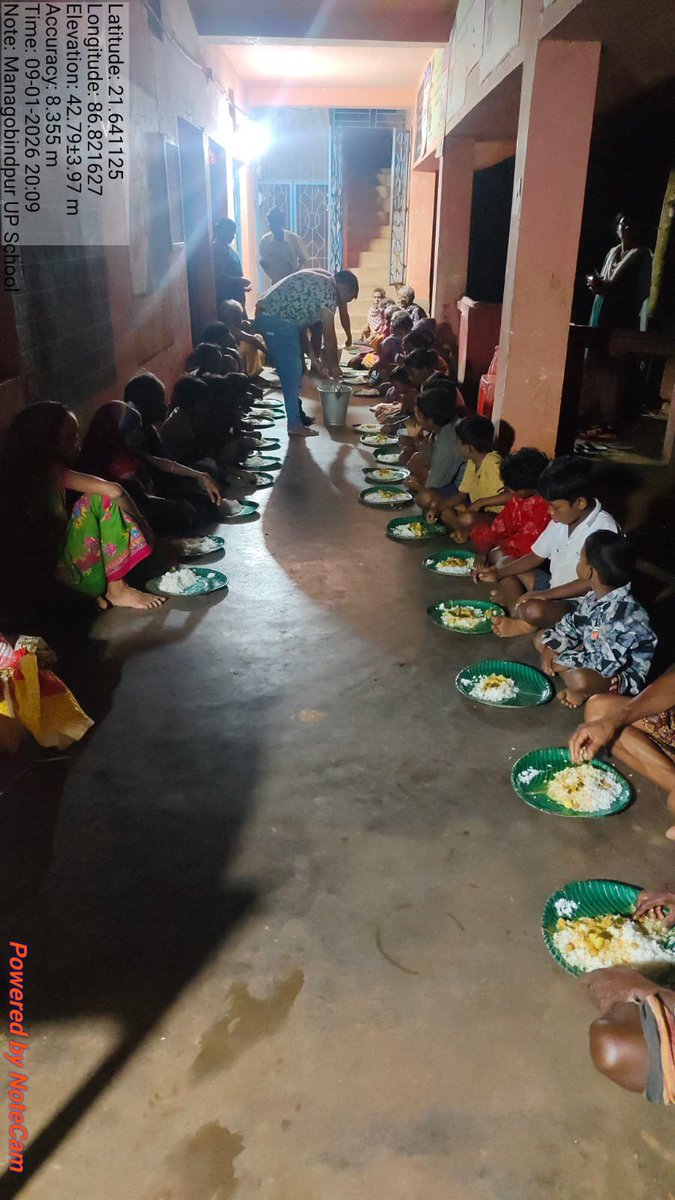 DM_Mayurbhanj's tweet photo. ଲଗାଣ ବର୍ଷା ପ୍ରଭାବିତ ବିଭିନ୍ନ ଅଞ୍ଚଳର ଆଶ୍ରୟସ୍ଥଳୀରେ ରହୁଥିବା ଜନସାଧାରଣଙ୍କୁ ପ୍ରଶାସନ ପକ୍ଷରୁ ରାତ୍ରି ଭୋଜନ ପ୍ରଦାନ କରାଯାଉଛି । ପ୍ରଭାବିତ ଲୋକମାନଙ୍କ ନିକଟରେ ସମୟୋପଯୋଗୀ ଭାବେ ରନ୍ଧା ଖାଦ୍ୟ ପହଞ୍ଚାଇବା ବ୍ୟବସ୍ଥା ଜାରି ରହିଛି।

#Mayurbhanj #FloodResponse #DisasterManagement #Odisha https://t.co/WhZHjzrXX0