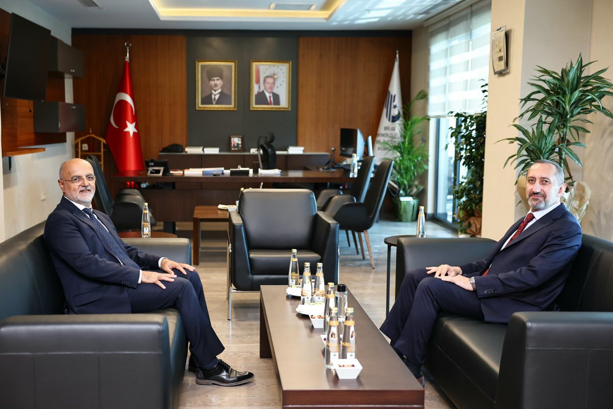 BTK_MehmetKcygt's tweet photo. Cumhurbaşkanlığı Siber Güvenlik Başkanı Sayın @umitonaltr’a, yeni görevimiz dolayısıyla gerçekleştirdikleri nazik ziyaretleri için teşekkür ediyorum.

Yeni yapılanma çerçevesinde devredilen görev ve sorumluluklar başta olmak üzere, ortak çalışma alanlarımız üzerine verimli bir görüşme gerçekleştirdik.

Sayın Başkanımıza kıymetli temennileri için şükranlarımı sunuyor, çalışmalarında başarılar diliyorum.